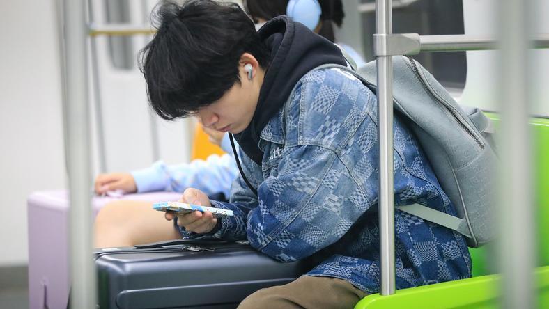 租一部手机,竟然背上了高利贷